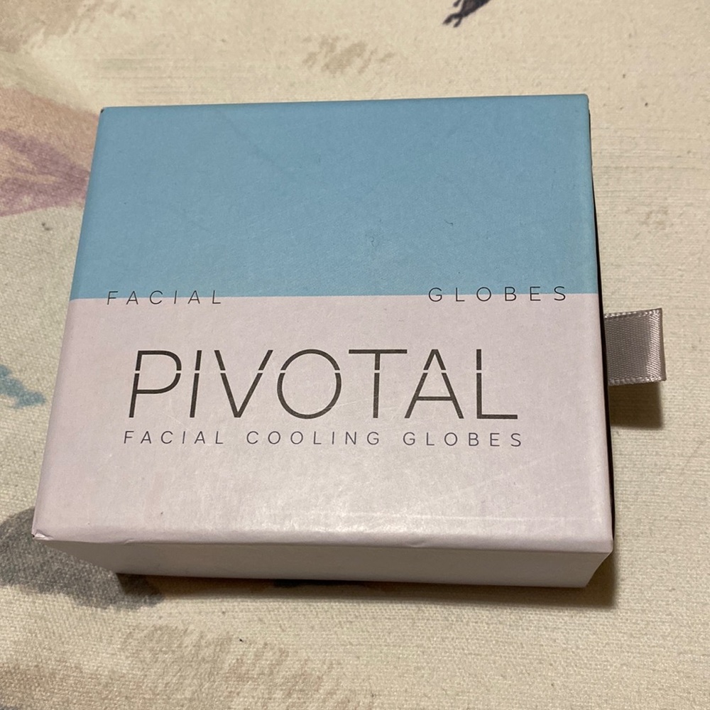 Pivotal facial cooling globes (new)